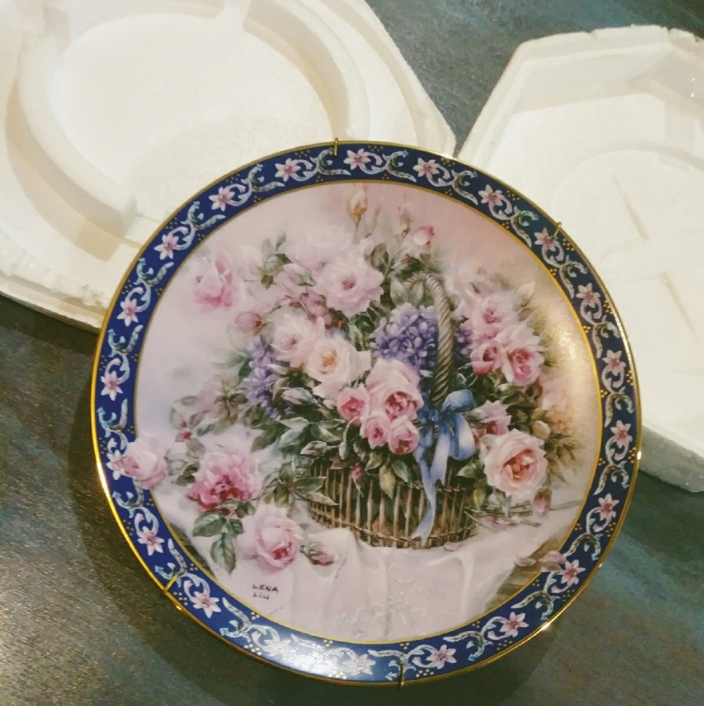 Collectable porcelain plate w/stand